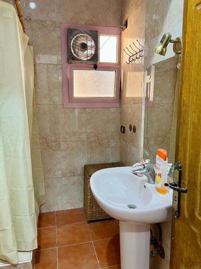 Guest house Sunny Besides Auc Downtown